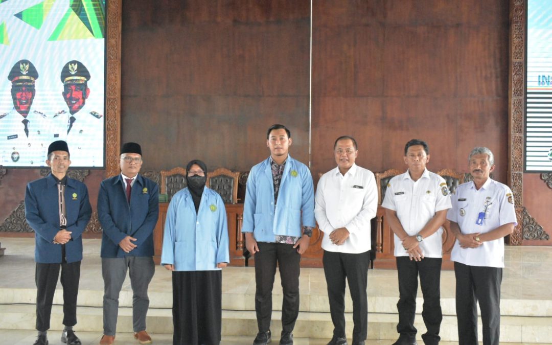 407 MAHASISWA IIM SURAKARTA PRAKTEK KERJA NYATA DI KECAMATAN JUMOPOLO