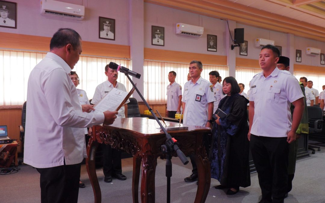 BUPATI KARANGANYAR LANTIK SEKRETARIS DAERAH KABUPATEN KARANGANYAR YANG BARU