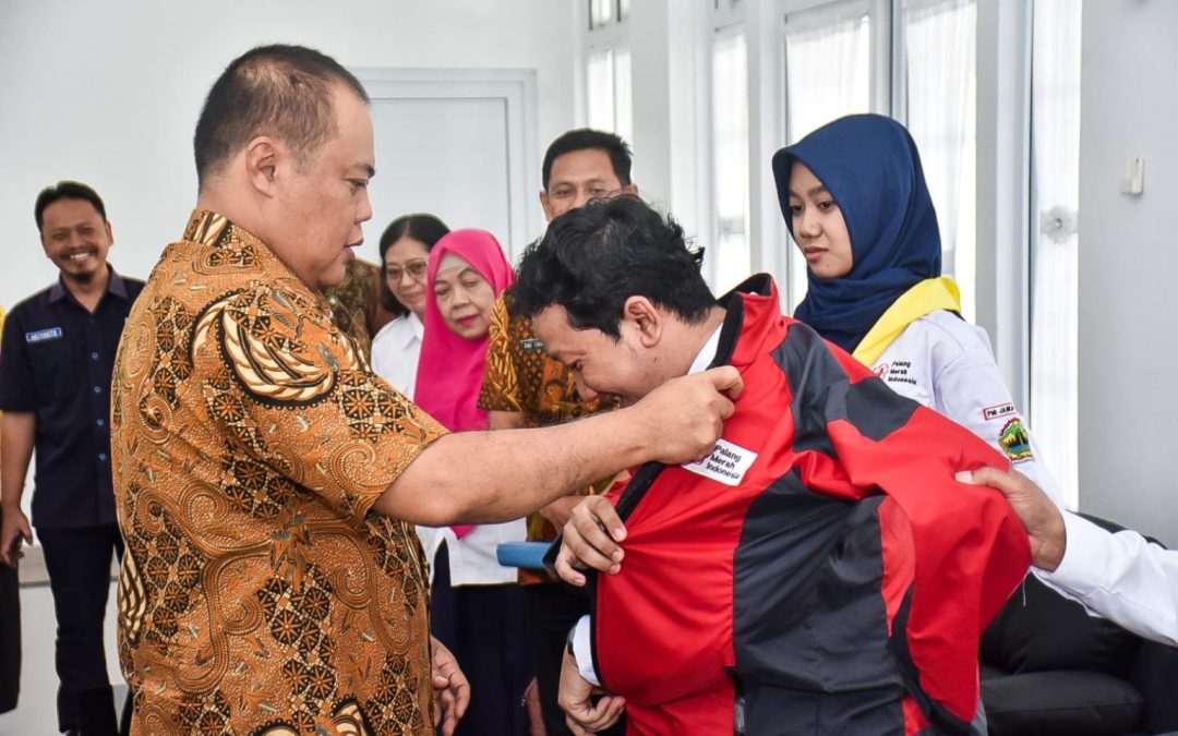 PELEPASAN PESERTA JUMBARA PMR NASIONAL OLEH BUPATI KARANGANYAR