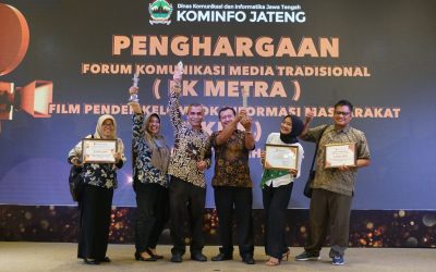 LAGI, KARANGANYAR BORONG PENGHARGAAN LOMBA FK METRA DAN KIM TINGKAT JATENG