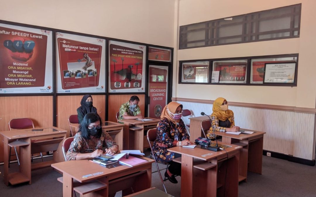 SECARA VIRTUAL DISKOMINFO KARANGANYAR MENGIKUTI SOSIALIASASI MONITORING DAN EVALUASI KETERBUKAAN INFORMASI PUBLIK TAHUN 2021 DENGAN TEMA “KETERBUKAAN INFORMASI DAN OPTIMALISASI PELAYANAN INFORMASI PUBLIK DI MASA PANDEMI COVID-19”