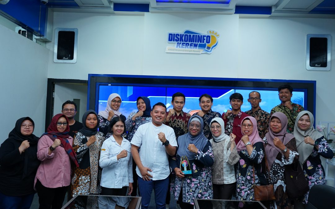 UPAYA TINGKATKAN PENGELOLAAN DAN PELAYANAN INFORMASI PUBLIK, DINPERTARU SLEMAN KUNJUNGI DISKOMINFO KARANGANYAR