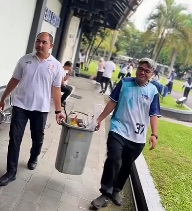 Diskominfo Melaksanakan Kegiatan Bersih Sampah Serentak dalam rangka Memperingati Hari Perduli Sampah Nasional